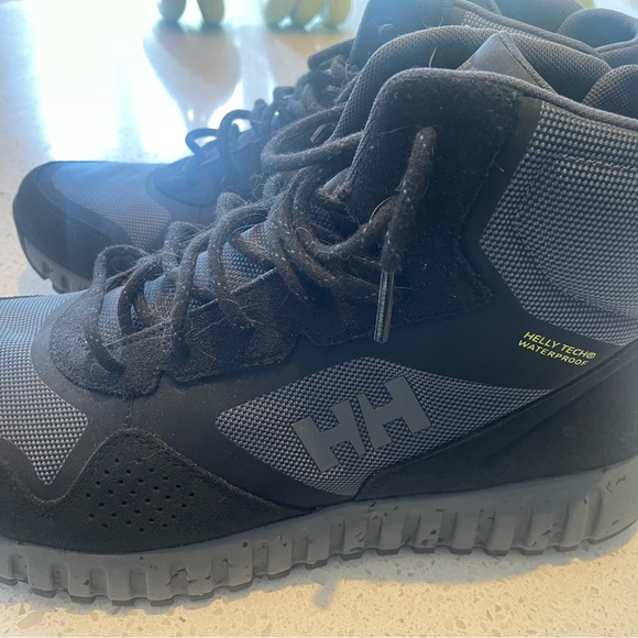 Helly Tech Winter Shoes - Picture 2 of 5